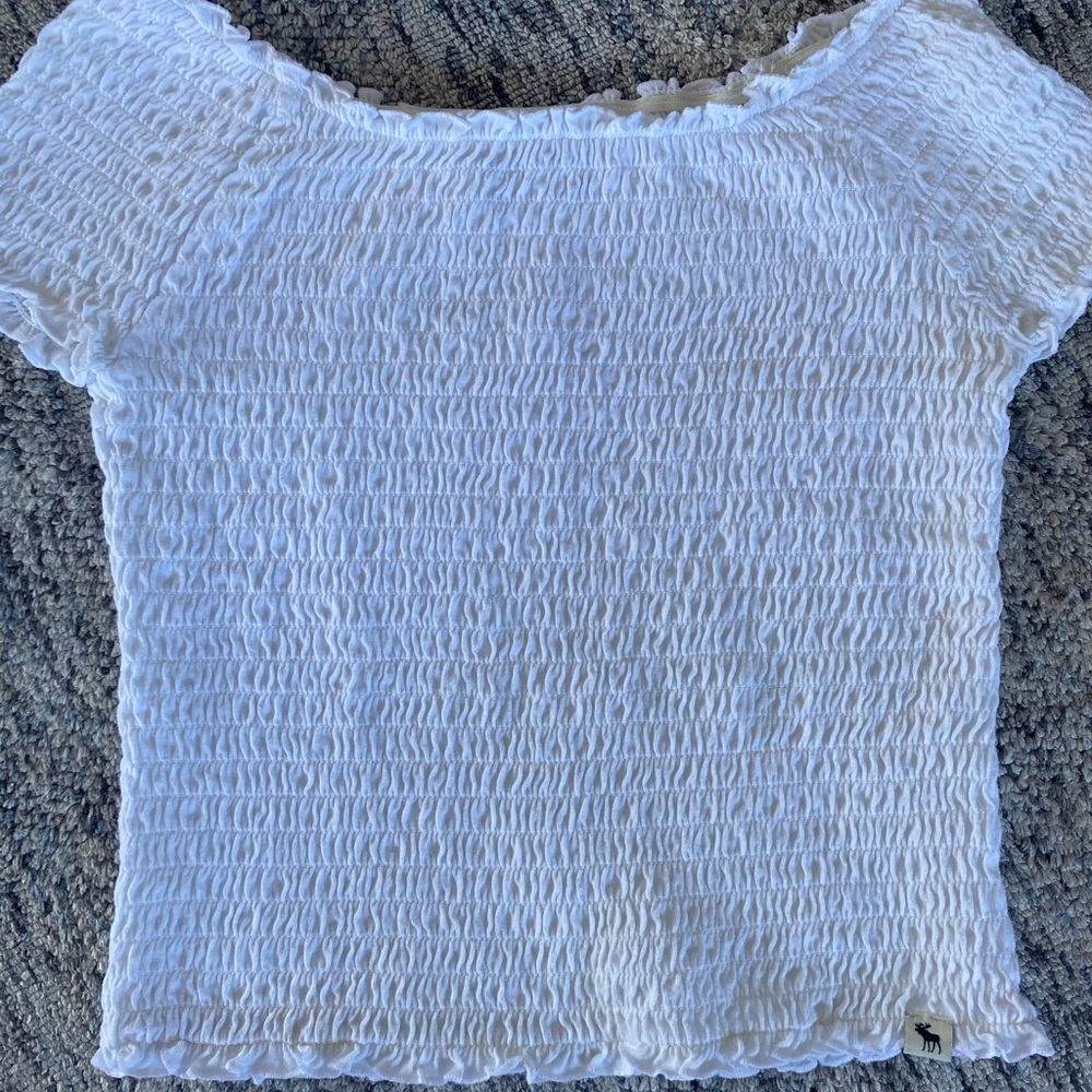 Girls super cute white ribbed shirt!